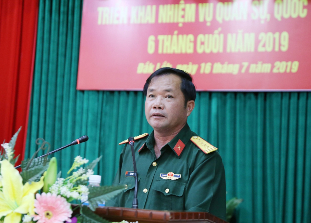 Đại tá Lê Mỹ Danh, Chỉ huy trưởng Bộ Chỉ huy Quân sự tỉnh phát biểu tại hội nghị.