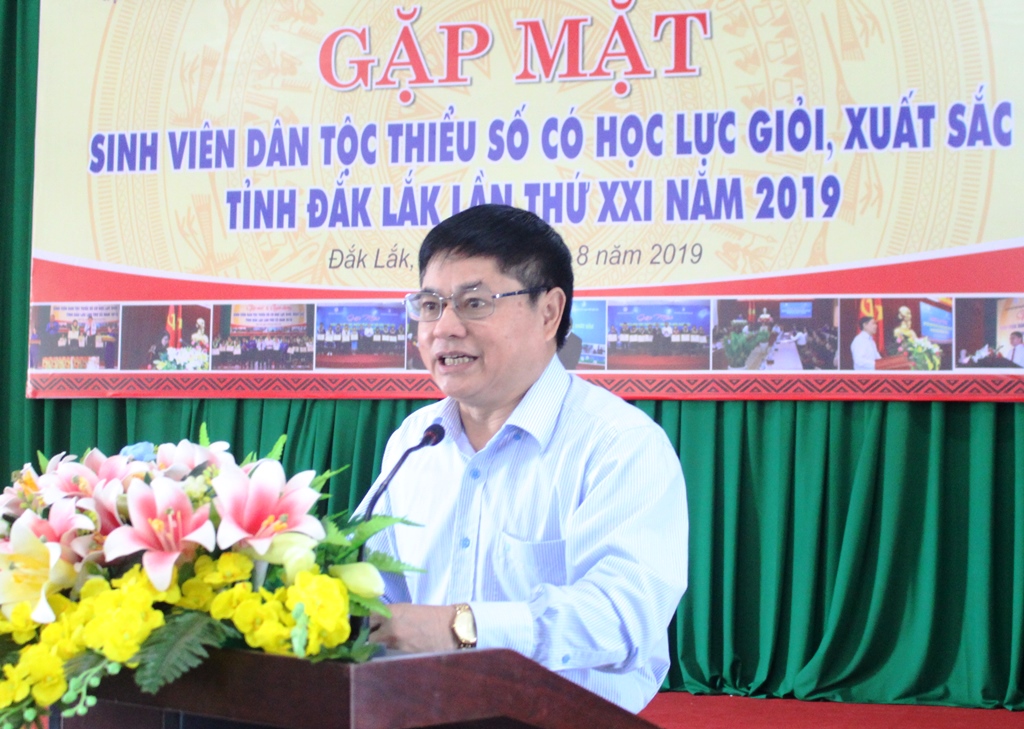Phó Bí thư Thường trực Tỉnh ủy Phạm Minh Tấn phát biểu tại buổi gặp mặt