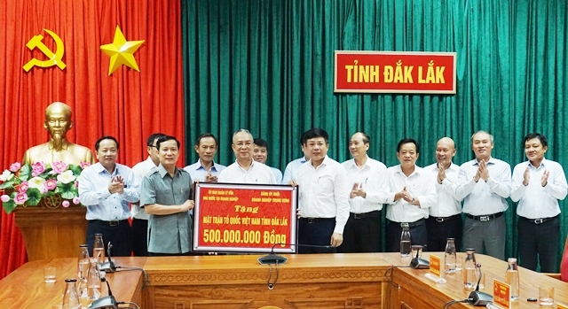 Ủy ban Quản lý vốn nhà nước tại doanh nghiệp đã hỗ trợ 500 triệu đồng cho tỉnh Đắk Lắk để thực hiện công tác an sinh xã hội 