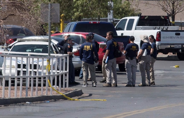 Cảnh sát điều tra tại hiện trường vụ xả súng ở El Paso, bang Texas của Mỹ, ngày 4-8 vừa qua.  Ảnh: AFP/TTXVN