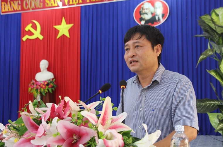 Bí thư Huyện ủy MĐrắk Hồ Duy Thành báo cáo tình hình thực hiện nhiệm vụ trong 7 tháng đầu năm 2019.