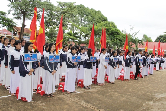 Học sinh trường THPT Krông Ana trong ngày khai giảng