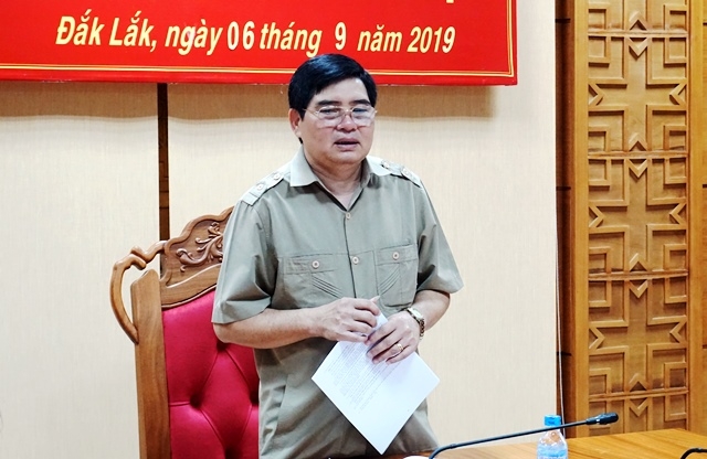 Phó Trưởng đoàn chuyên trách Đoàn đại biểu Quốc hội tỉnh Y Khút Niê phát biểu tại Hội nghị. 