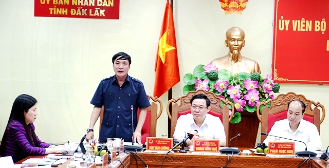 Bí thư Tỉnh ủy Bùi Văn Cường phát biểu tại buổi làm việc.