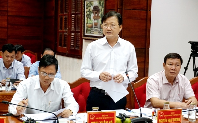 Giám đốc Sở Nông nghiệp và Phát triển nông thôn Nguyễn Hoài Dương báo cáo tại buổi làm việc.