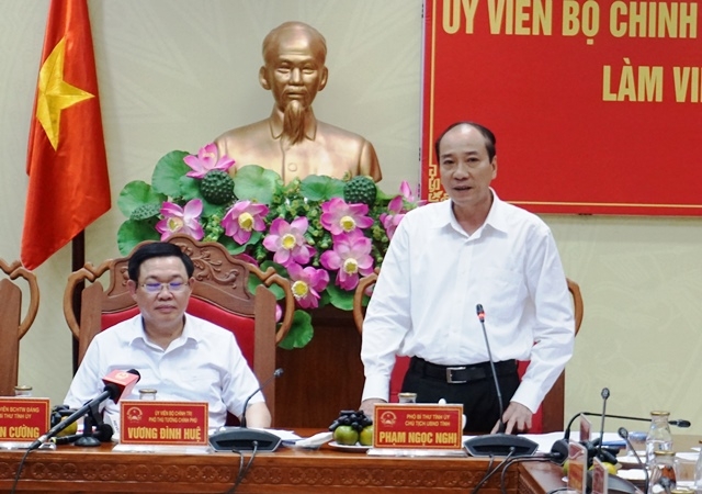 Chủ tịch UBND tỉnh Phạm Ngọc Nghị phát biểu tại buổi làm việc. 