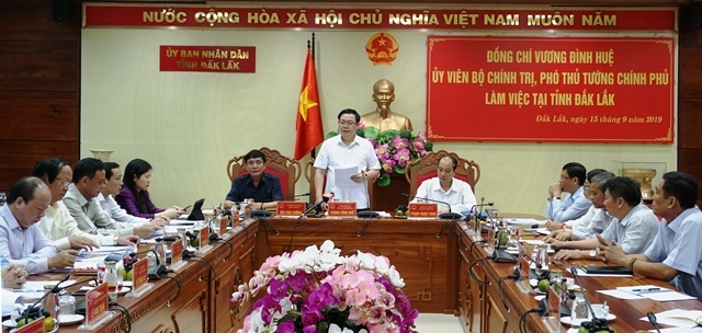 Phó Thủ tướng Chính phủ Vương Đình Huệ phát biểu tại buổi làm việc. 