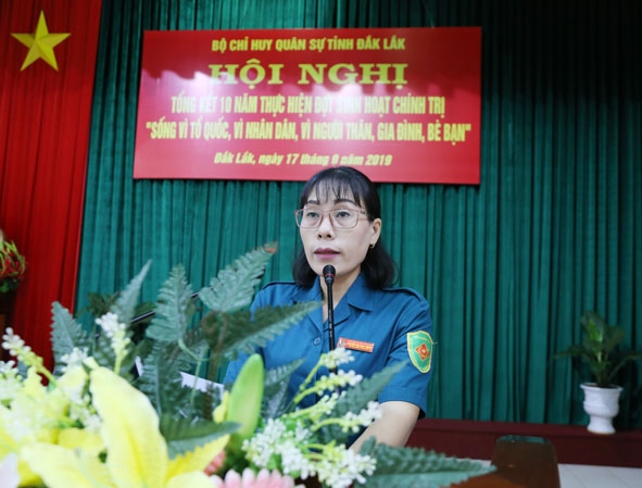 Chị Nguyễn Thị Ngọc Trinh tại Hội nghị  tổng kết  đợt sinh hoạt chính trị  