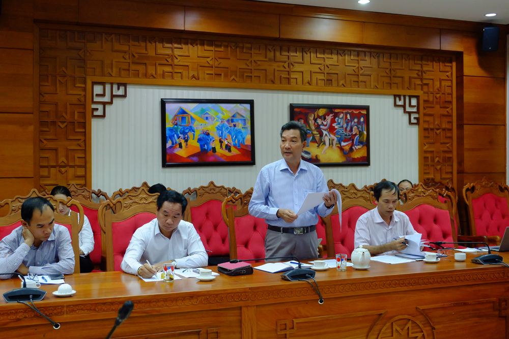 Ông Trần Đại, Phó Giám đốc Đài Phát thanh và Truyền hình tỉnh phát biểu tham gia ý kiến tại cuộc họp