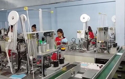 Một cơ sở sản xuất tại TP. Hồ Chí Minh có sử dụng lao động trẻ em của Đắk Lắk. (Ảnh minh họa)