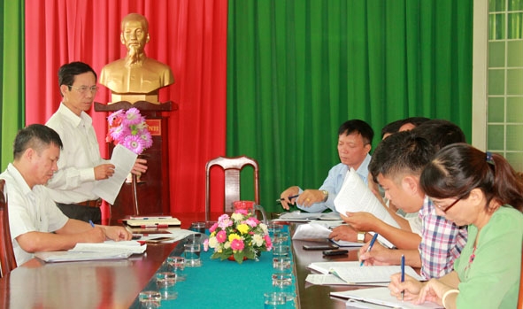 Tổ công tác của Ban Tổ chức Thành ủy Buôn Ma Thuột kiểm tra công tác xây dựng Đảng và phát triển đảng viên  tại Đảng bộ phường Tân Tiến.