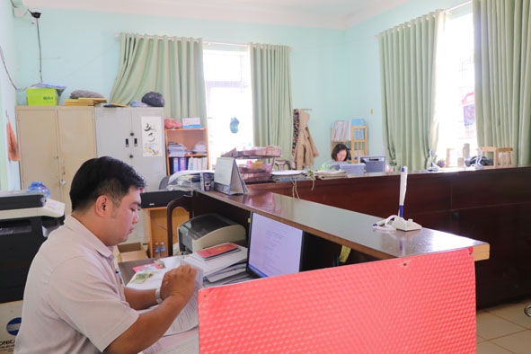 Bộ phận một cửa ở phường An Bình được đầu tư, nâng cấp bài bản góp phần nâng cao hiệu quả phục vụ người dân. 