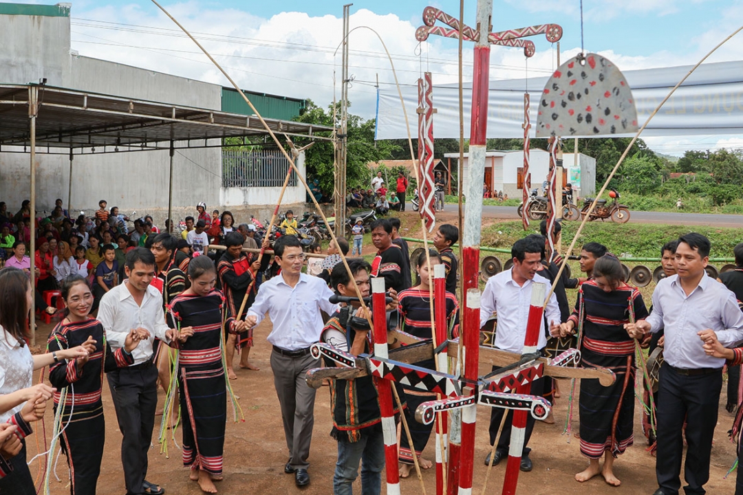 Múa xoang trong Lễ cúng mừng lúa mới của đồng bào Gia Rai, xã Ea H'leo, huyện Ea H'leo.  