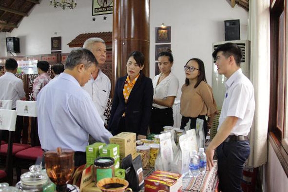 Sản phẩm trái cây sấy của Nanufood được trưng bày tại hội nghị về phát triển cây ăn trái trên địa bàn Đắk Lắk.