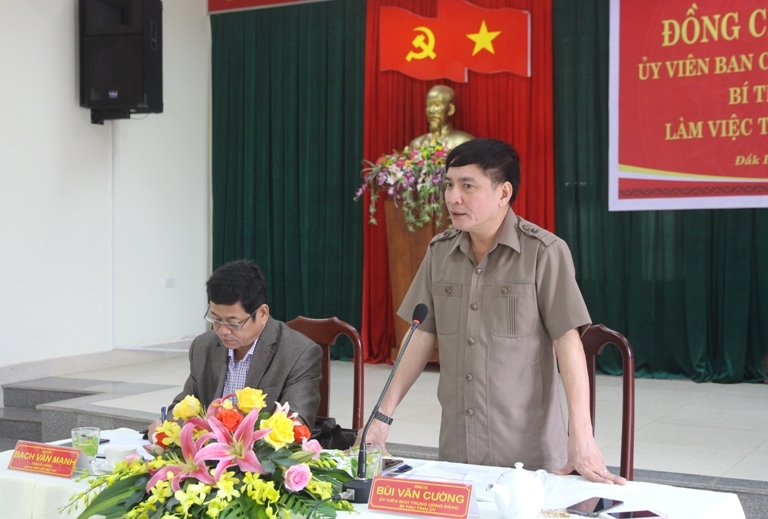 Ủy viên Trung ương Đảng, Bí thư Tỉnh ủy Bùi Văn Cường phát biểu tại buổi làm việc.