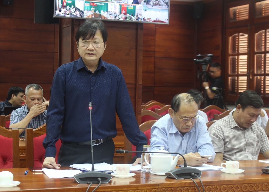 Giám đốc Sở Nông Nghiệp và Phát triển nông thôn Nguyễn Hoài Dương đóng góp ý kiến phân tích những hạn chế trong CCHC.
