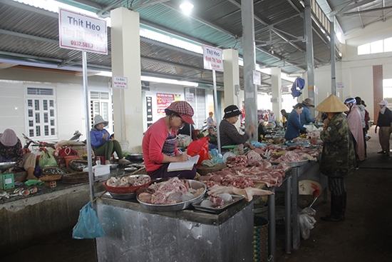 Giá thịt heo bán ra ở chợ Ea Tu (TP. Buôn Ma Thuột) đang tăng cao, nguồn cung cũng không dồi daò như trước