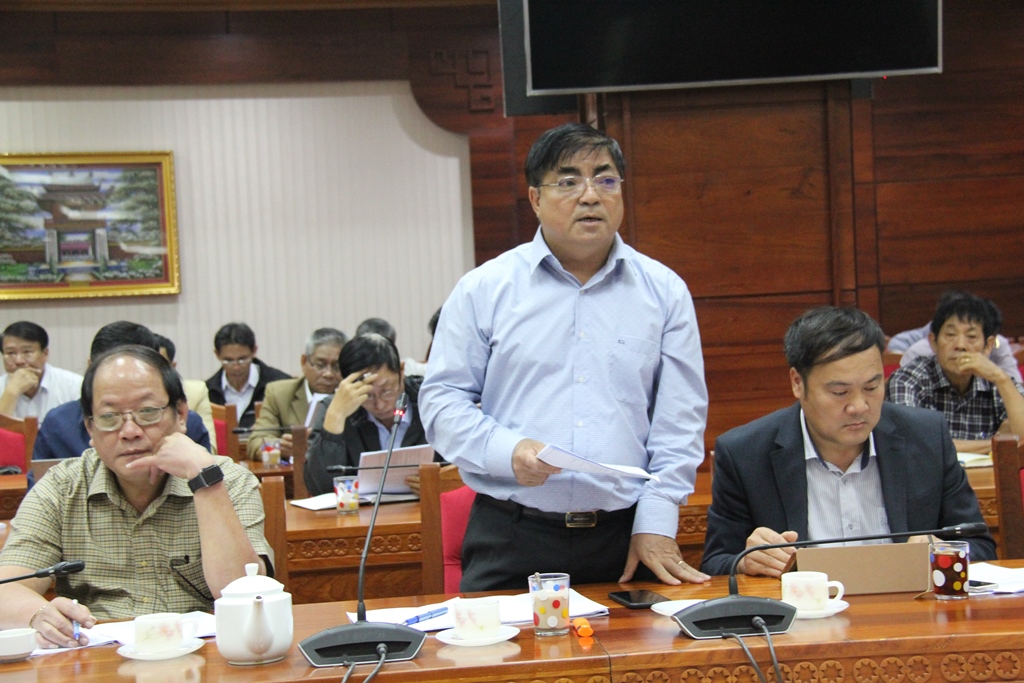 Phó Giám đốc Sở Kế hoạch và Đầu tư Võ Ngọc Tuyên báo cáo tình hình giải ngân vốn đầu tư xây dựng cơ bản
