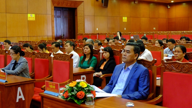 Phó Bí thư Tỉnh ủy Y Biêr Niê cùng các đại biểu tham dự tại điểm cầu Đắk Lắk