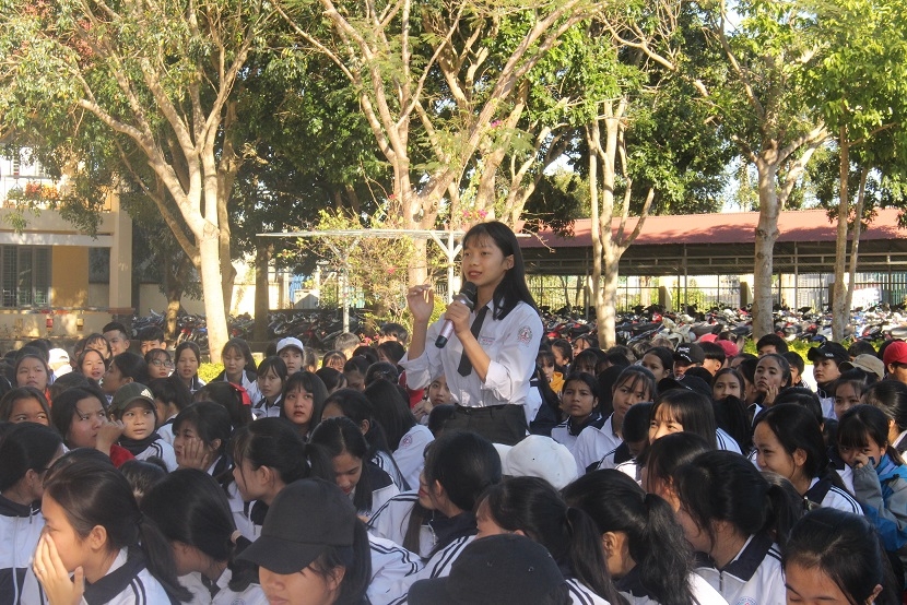 Học sinh trường THPT Trần Đại Nghĩa chia sẻ suy nghĩ của mình về bạo lực học đường.