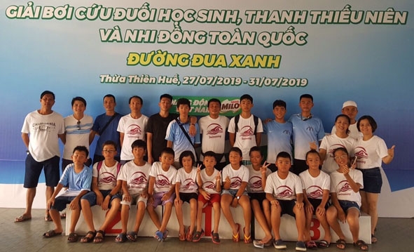 Hội viên các CLB bơi tham gia Giải bơi cứu đuối học sinh, thanh thiếu niên và nhi đồng toàn quốc  tại Thừa Thiên Huế.  