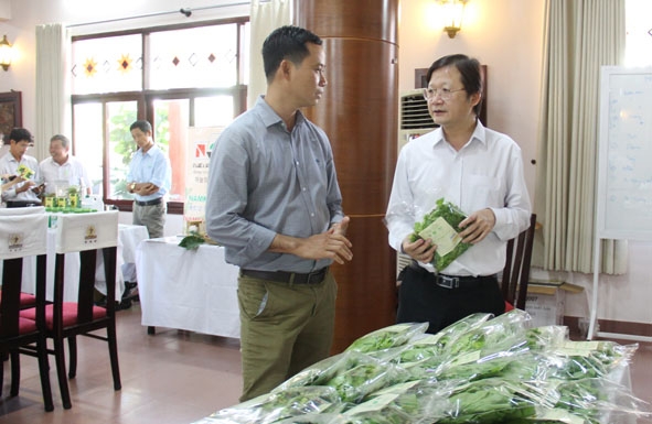 Sản phẩm rau hữu cơ của Công ty TNHH nông nghiệp Nhất Thống được giới thiệu tại Hội nghị Phát triển nông nghiệp hữu cơ .