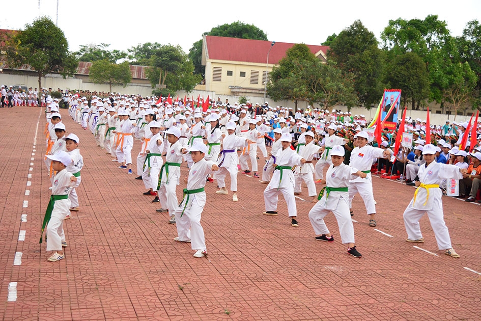 Võ sinh Karate biểu diễn tại Đại hội Thể dục thể thao  huyện Krông Pắc.