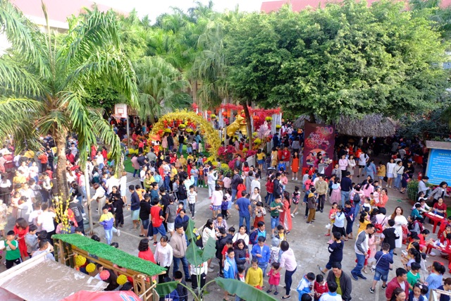 Hội chợ Xuân của trường đã thu hút nhiều học sinh, phụ huynh cùng tham gia