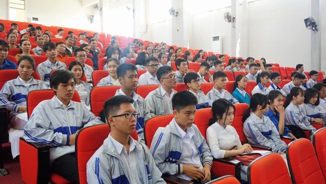 Các em học sinh trong đội tuyển học sinh giỏi THPT tỉnh Đắk Lắk tham gia lớp bồi dưỡng dự thi quốc gia năm học 2019-2020