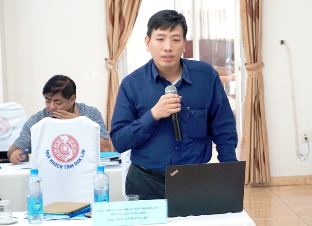 Trưởng Ban Tổng hợp, Viện Chiến lược phát triển (Bộ Kế hoạch và Đầu tư) Nguyễn Hoàng Hà phát biểu tại Hội thảo.
