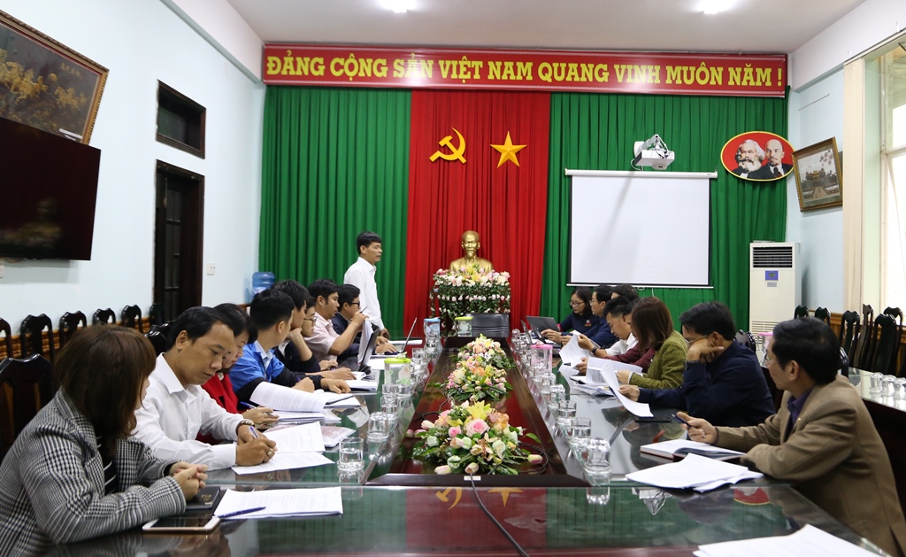 Đoàn kiểm tra làm việc tại UBND huyện Krông Năng.