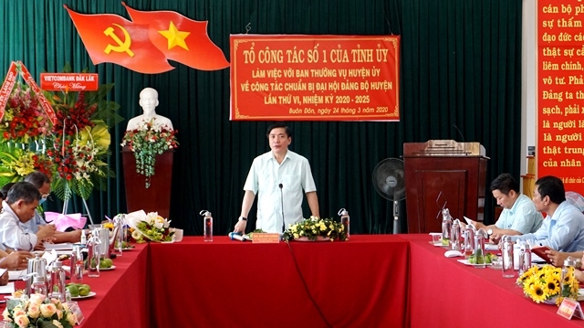 Bí thư Tỉnh ủy Bùi Văn Cường phát biểu tại buổi làm việc. 