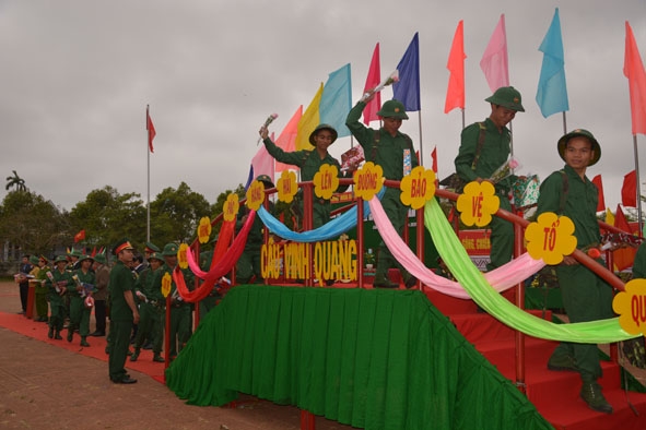 Tân binh huyện Krông Pắc lên đường nhập ngũ.