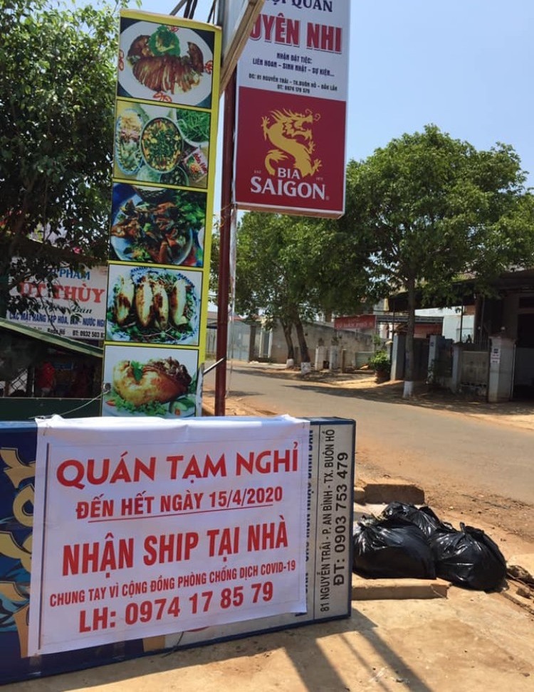 Một quán ăn trên đường Nguyễn Trãi ở thị xã Buôn Hồ đã tạm đóng cửa để phòng chống Covid