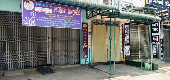 Các sơ sở kinh doanh dịch vụ trên đường Lê Quý Đôn, thị trấn Krông Kmar  đều đồng loạt đóng cửa. 