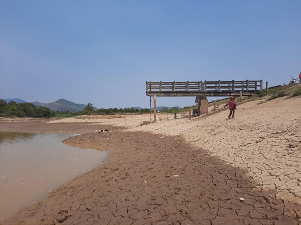 Đập thủy lợi Yatu, xã Buôn Triết, huyện Lắk kiệt nước.   Ảnh: Công Lý