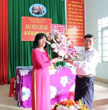 Chị Vũ Thị Tuyết, Chi hội trưởng Chi hội Phụ nữ tổ dân phố 4.