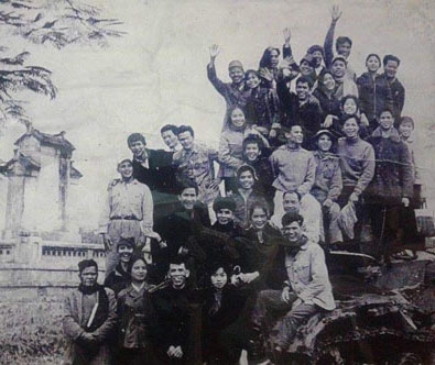 Đoàn  Ca múa Tây Nguyên tại  Sư đoàn 470, Buôn Ma Thuột năm 1975.   