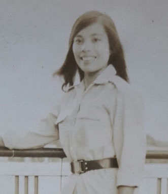 Ca sĩ Linh Nga Niê Kđăm tại thị xã Buôn Ma Thuột năm 1975.