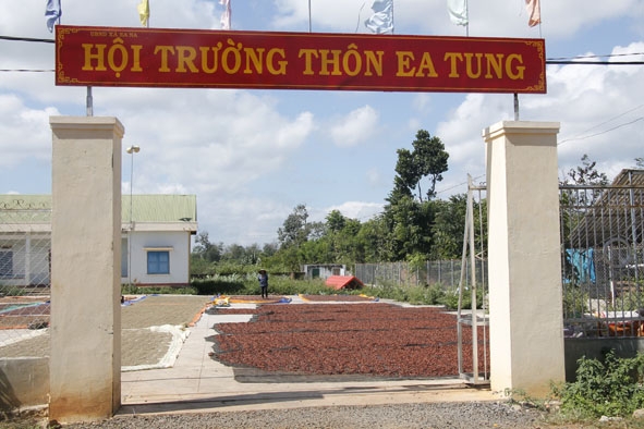 Khu vực đất giao cho xã Ea Na sử dụng vào mục đích mở rộng Nhà Văn hóa - Khu thể thao thôn Ea Tung. 