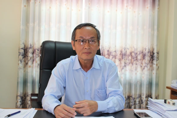 Ông Trương Văn Sáng, Giám đốc Bảo hiểm xã hội tỉnh.