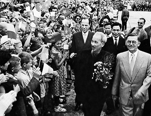 Chủ tịch Hồ Chí Minh thăm Ba Lan (1957). Ảnh tư liệu