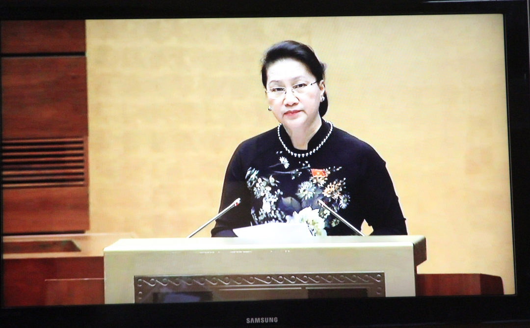 Ủy viên Bộ Chính trị, Chủ tịch Quốc hội Nguyễn Thị Kim Ngân phát biểu tại phiên họp. (Ảnh chụp qua màn hình tivi)