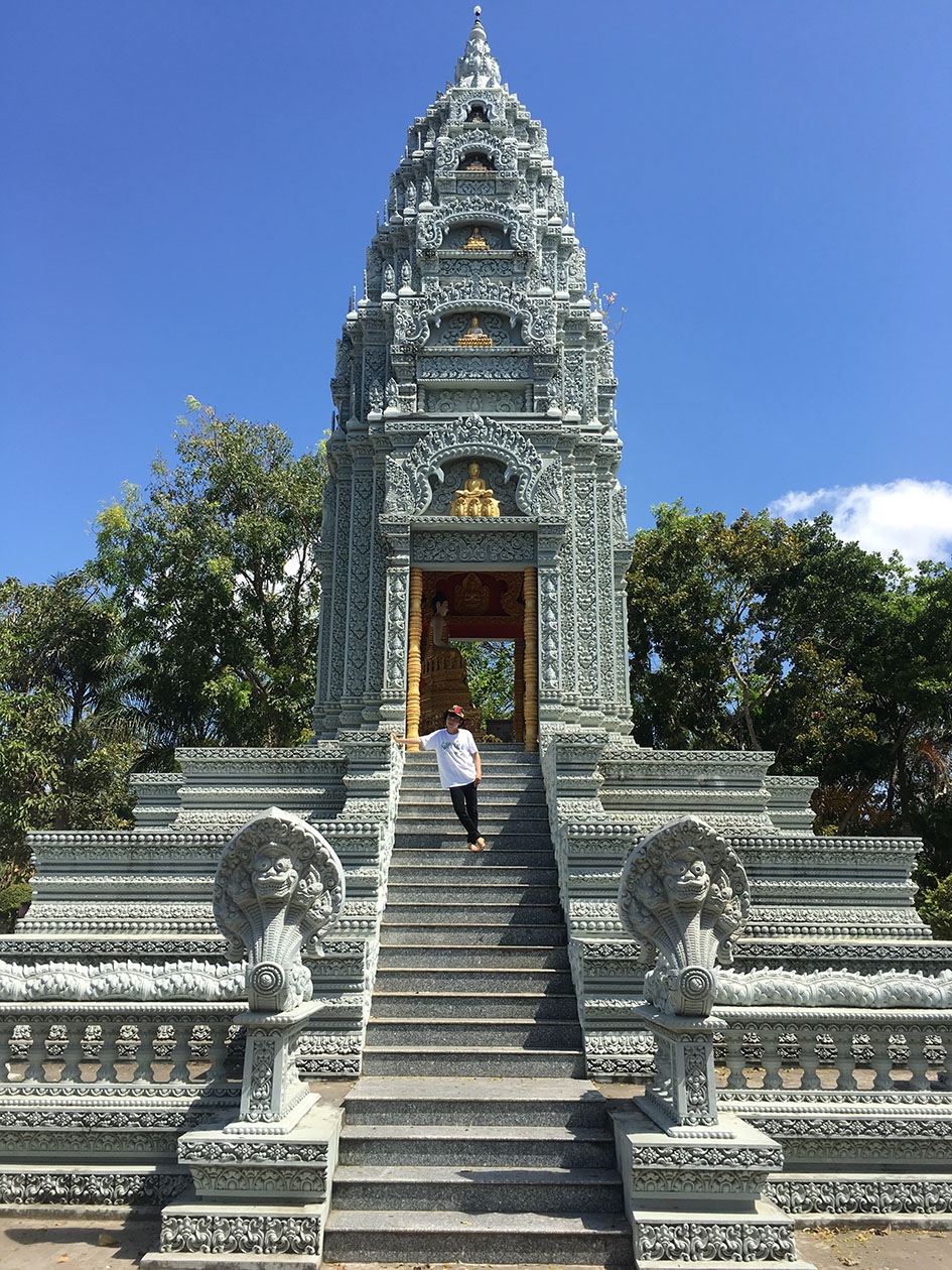 Rắn thần Naga tại ngôi bảo tháp trong chùa Botum Vong Sa Som Rong.