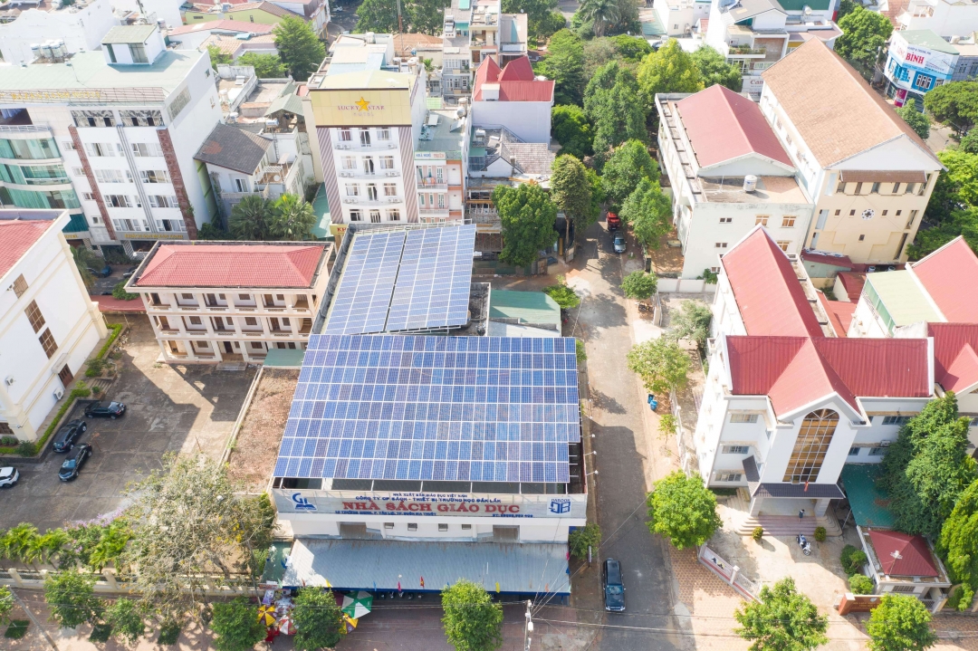 Công ty Cổ phần Sách và Thiết bị trường học Đắk Lắk đầu tư hệ thống điện mặt trời mái nhà phục vụ hoạt động kinh doanh.  