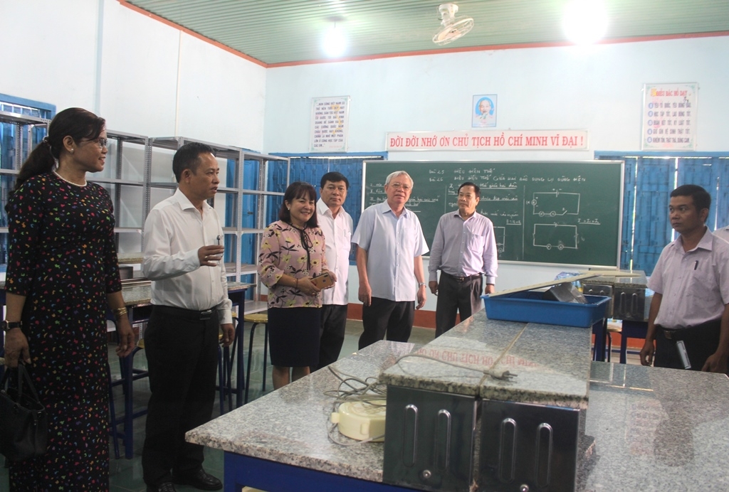 Đoàn giám sát kiểm tra thực tế tại Trường THCS Quang Trung (thị trấn Ea Súp).