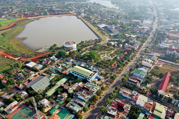 Thị trấn Phước An, trung tâm của huyện Krông Pắc đang ngày càng đổi mới phát triển. Ảnh: Lê Hương