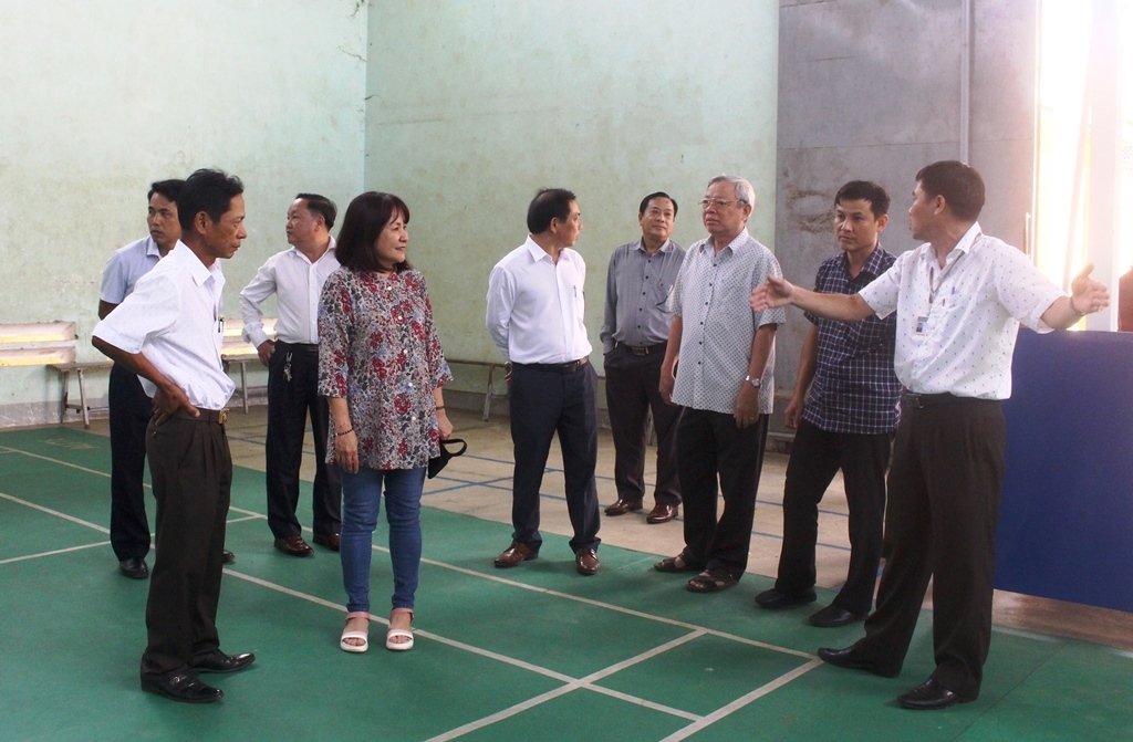 Đoàn giám sát kiểm tra thực tế tại Trường THCS Nguyễn Khuyến.