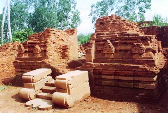 Kiến trúc và trang trí còn lại của phế tích Champa An Phú.
