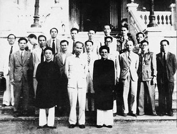          Chính phủ  liên hiệp  kháng chiến  do Chủ tịch  Hồ Chí Minh đứng đầu  được  công nhận  tại Kỳ họp  thứ nhất,  Quốc hội khóa I,  ngày 2-3-1946.  Ảnh tư liệu